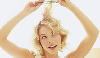 cheveux_poils2 brosse dans les cheveux