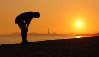 homme avec grosse fatigue